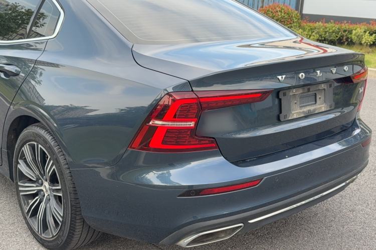 Used Volvo S60 2020 T4 Zhiyuan Luxury Edition Exterior 3