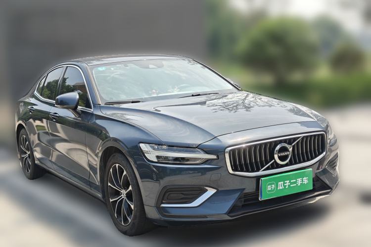 Used Volvo S60 2020 T4 Zhiyi Luxury Edition Front Right 45 Deg