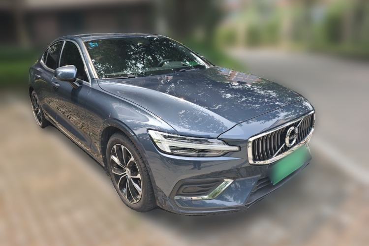 Used Volvo S60 2020 T4 Zhiyi Luxury Edition Front Right 45 Deg