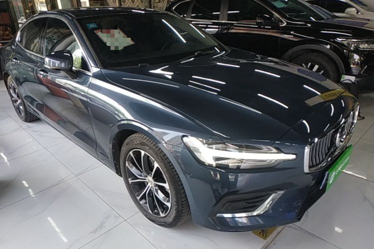 Used Volvo S60 2020 T4 Zhiyi Luxury Edition Front Right 45 Deg
