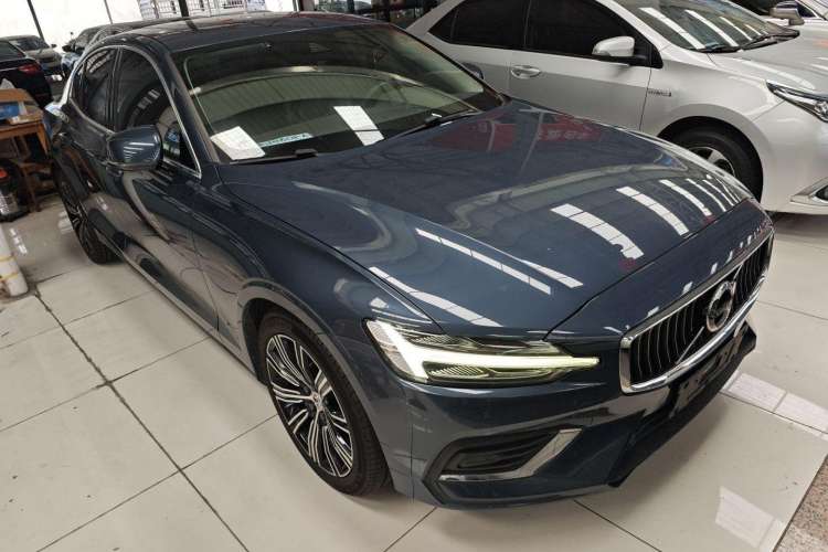 Used Volvo S60 2020 T4 Zhiyuan Luxury Edition Front Right 45 Deg