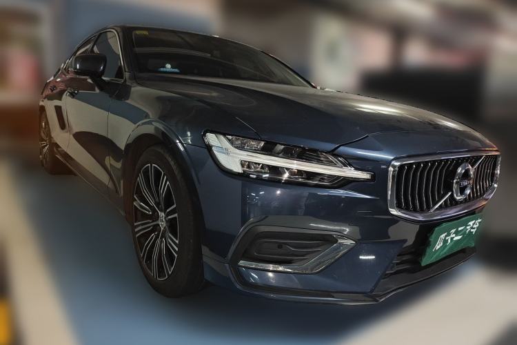 Used Volvo S60 2020 T4 Zhiyuan Luxury Edition Front Right 45 Deg