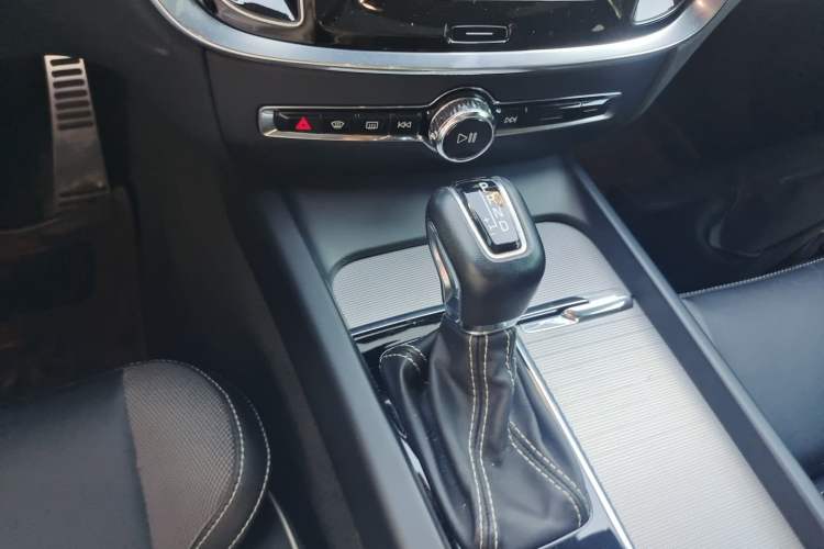 Used Volvo S60 2020 T4 Zhiyuan Sport Edition Gear Lever