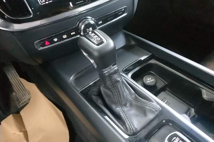 Used Volvo S60 2020 T4 Zhiyi Luxury Edition Gear Lever
