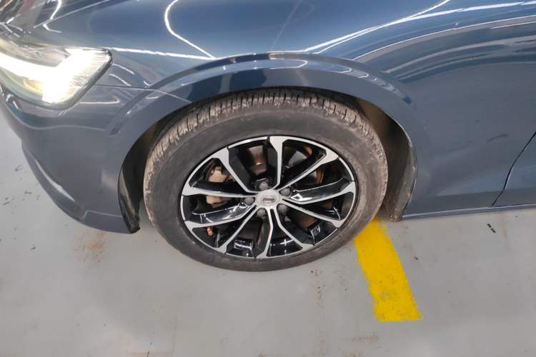 Used Volvo S60 2020 T4 Zhiyi Luxury Edition Left Front Wheel Hub