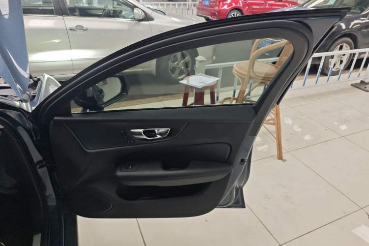 Used Volvo S60 2020 T4 Zhiyuan Luxury Edition Right Front Door Interior