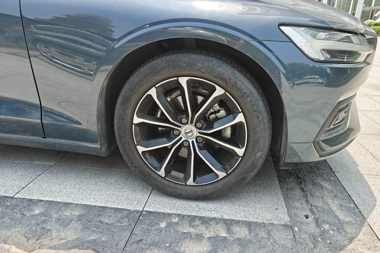 Used Volvo S60 2020 T4 Zhiyi Luxury Edition Right Front Wheel Hub