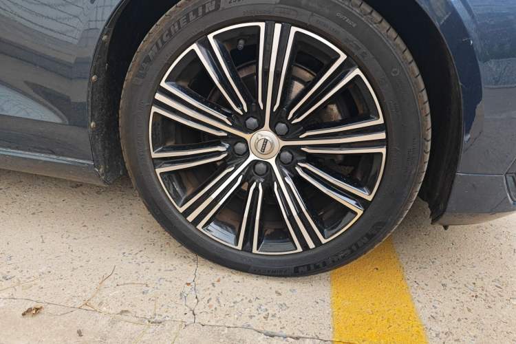 Used Volvo S60 2020 T4 Zhiyuan Luxury Edition Right Front Wheel Hub