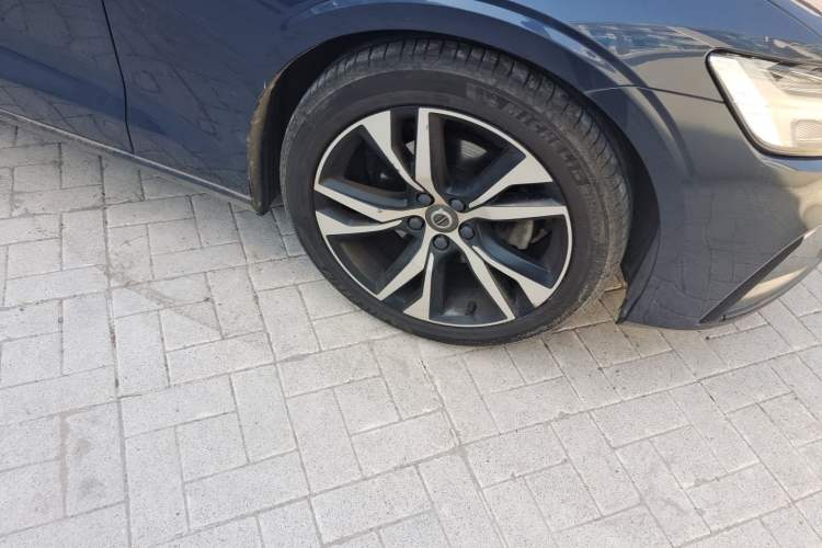 Used Volvo S60 2020 T4 Zhiyuan Sport Edition Right Front Wheel Hub