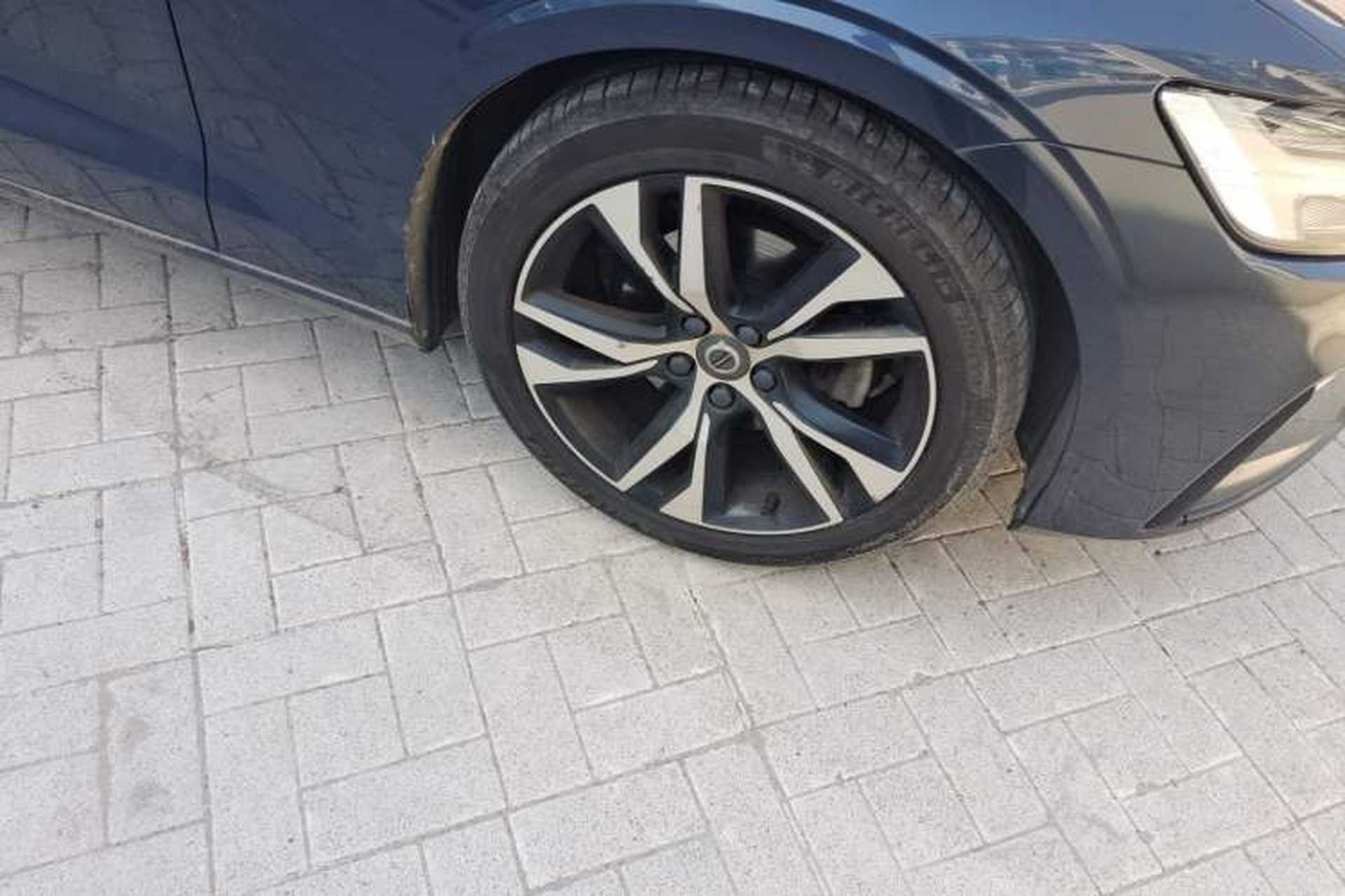 Used Volvo S60 2020 T4 Zhiyuan Sport Edition Right Front Wheel Hub