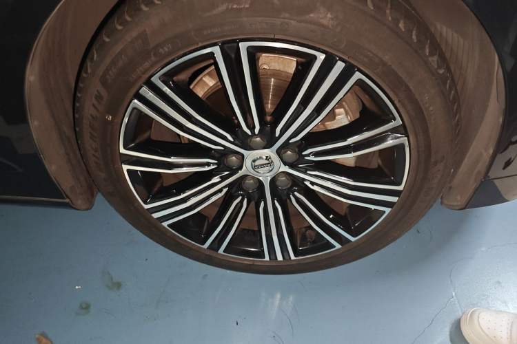 Used Volvo S60 2020 T4 Zhiyuan Luxury Edition Right Front Wheel Hub