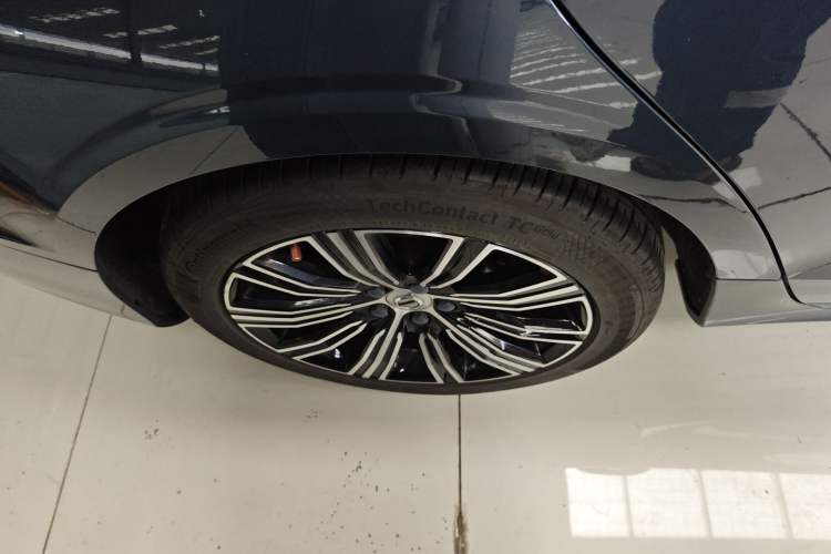 Used Volvo S60 2020 T4 Zhiyuan Luxury Edition Right Rear Wheel Hub