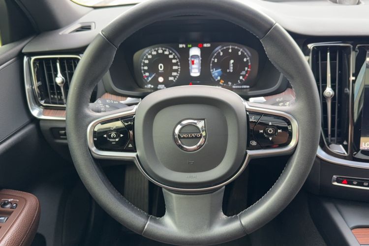 Used Volvo S60 2020 T4 Zhiyuan Luxury Edition Steering Wheel