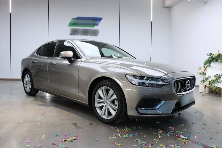 Used Volvo S60 2020 T3 SmartDrive Luxury Edition Exterior 2