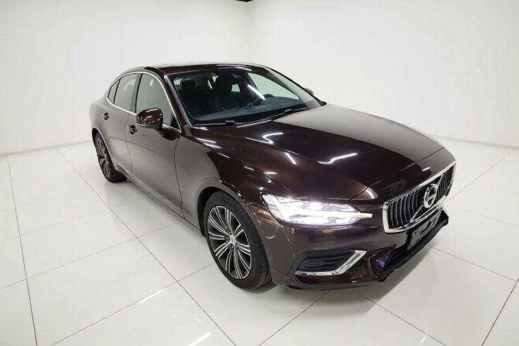 Used Volvo S60 2020 T4 Zhiyuan Luxury Edition Front Right 45 Deg