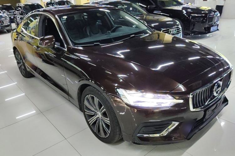 Used Volvo S60 2020 T4 Zhiyuan Luxury Edition Front Right 45 Deg
