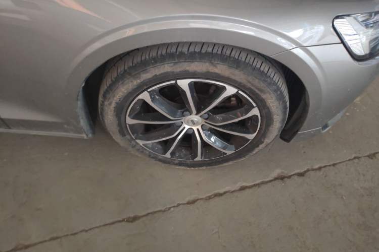 Used Volvo S60 2020 T4 Zhiyi Luxury Edition Right Front Wheel Hub