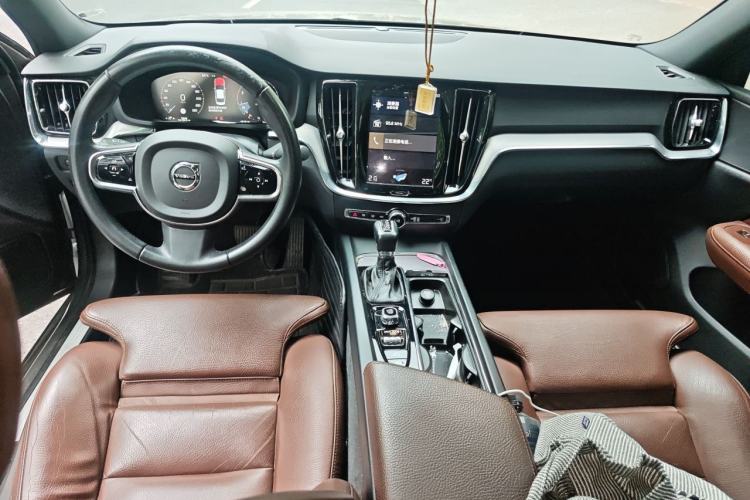 Used Volvo S60 2020 T4 Zhiyuan Luxury Edition Center Console