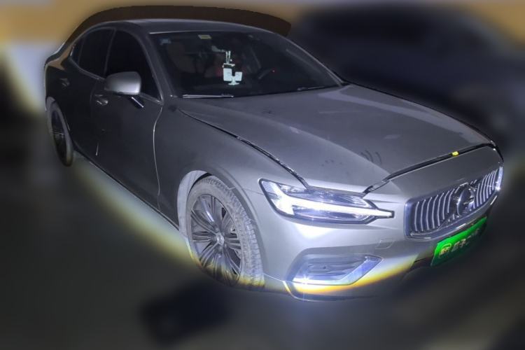 Used Volvo S60 2020 T4 Zhiyuan Luxury Edition Front Right 45 Deg