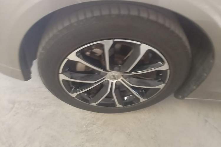Used Volvo S60 2020 T4 Zhiyi Luxury Edition Left Front Wheel Hub