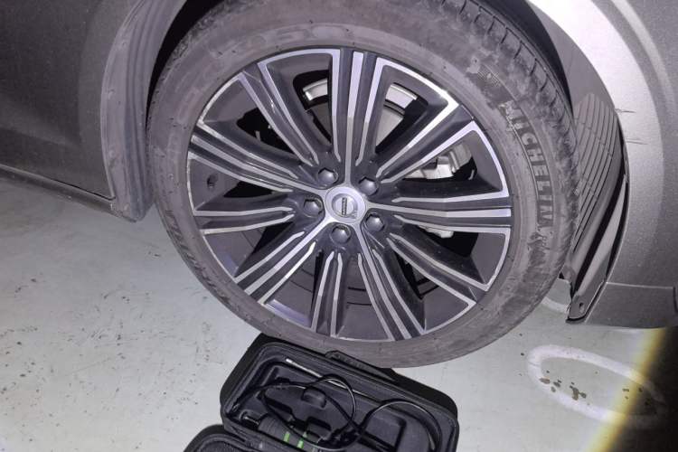 Used Volvo S60 2020 T4 Zhiyuan Luxury Edition Right Front Wheel Hub