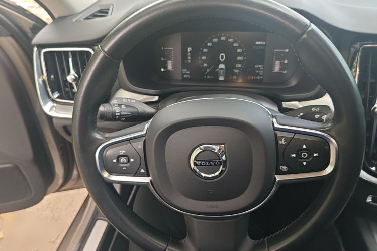 Used Volvo S60 2020 T3 SmartDrive Luxury Edition Steering Wheel