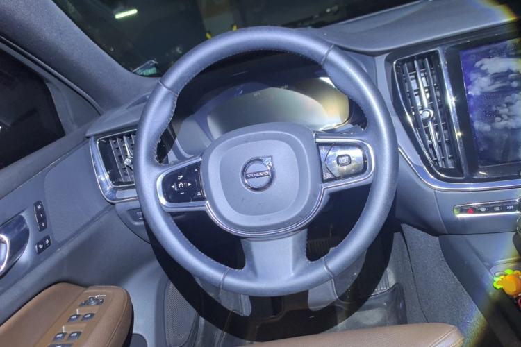 Used Volvo S60 2020 T4 Zhiyuan Luxury Edition Steering Wheel