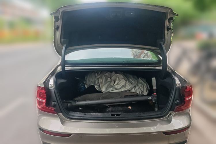 Used Volvo S60 2020 T4 Zhiyuan Luxury Edition Trunk