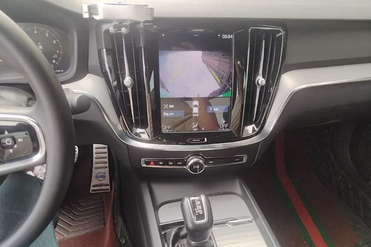 Used Volvo S60 2020 T4 Zhiyuan Sport Edition Audio And AC Panel
