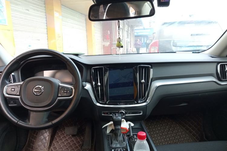 Used Volvo S60 2020 T3 SmartDrive Luxury Edition Center Console