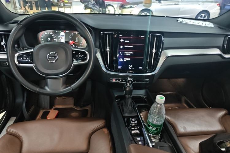 Used Volvo S60 2020 T4 Zhiyuan Luxury Edition Center Console