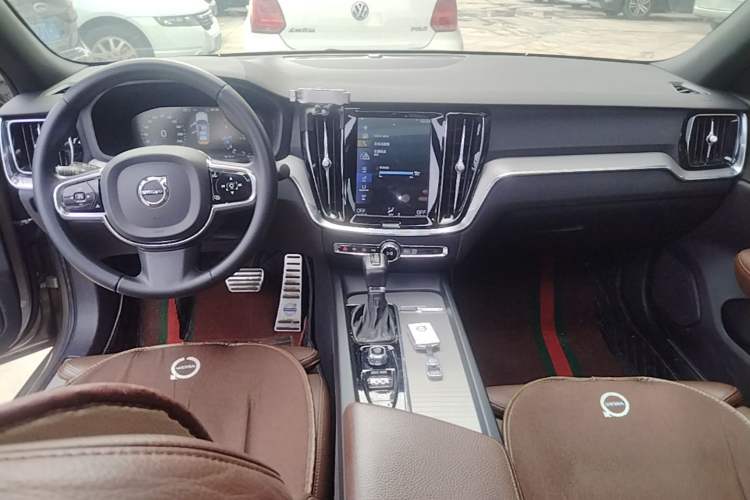 Used Volvo S60 2020 T4 Zhiyuan Sport Edition Center Console