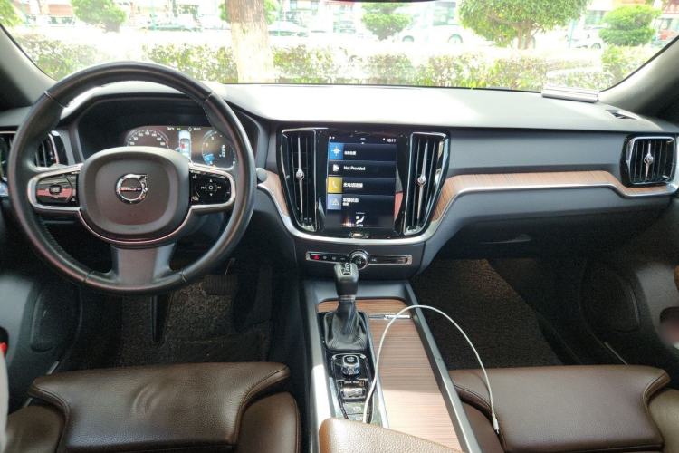 Used Volvo S60 2020 T4 Zhiyuan Luxury Edition Center Console