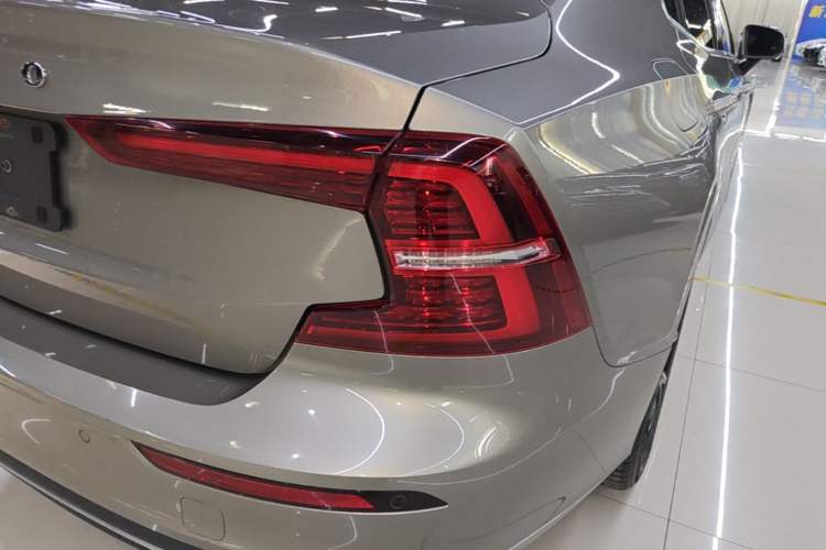 Used Volvo S60 2020 T4 Zhiyi Luxury Edition Exterior 3