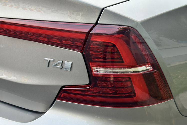 Used Volvo S60 2020 T4 Zhiyi Luxury Edition Exterior 4