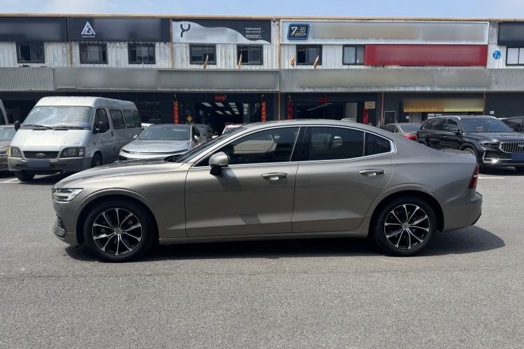 Used Volvo S60 2020 T4 Zhiyi Luxury Edition Exterior 4