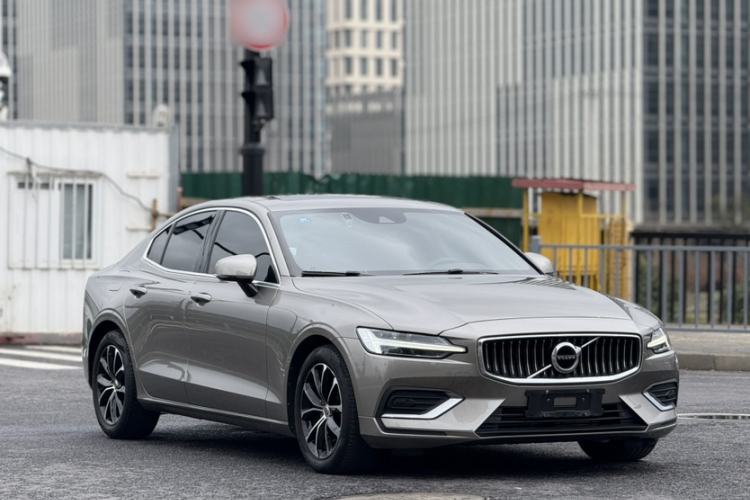 Used Volvo S60 2020 T4 Zhiyi Luxury Edition Exterior 4