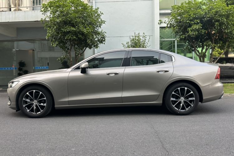 Used Volvo S60 2020 T4 Zhiyi Luxury Edition Exterior 5