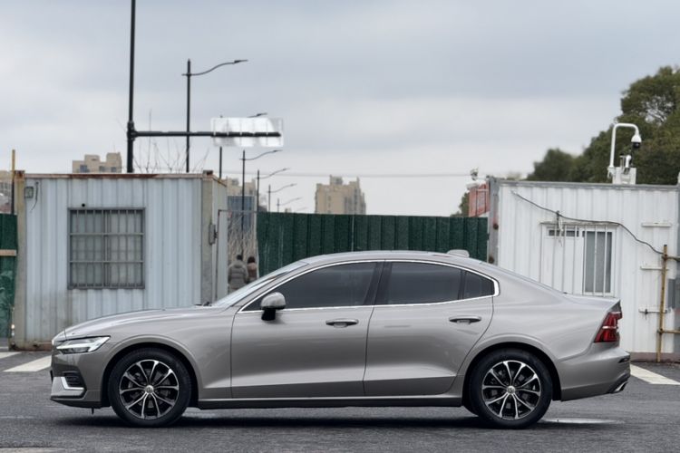 Used Volvo S60 2020 T4 Zhiyi Luxury Edition Exterior 5