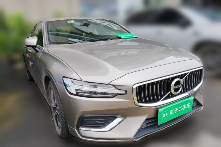Used Volvo S60 2020 T4 Zhiyi Luxury Edition Front Right 45 Deg