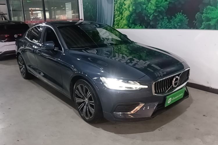 Used Volvo S60 2020 T4 Zhiyuan Luxury Edition Front Right 45 Deg