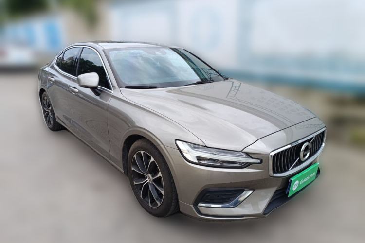 Used Volvo S60 2020 T4 Zhiyi Luxury Edition Front Right 45 Deg