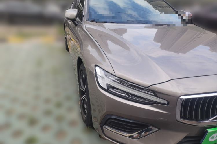 Used Volvo S60 2020 T4 Zhiyi Luxury Edition Front Right 45 Deg