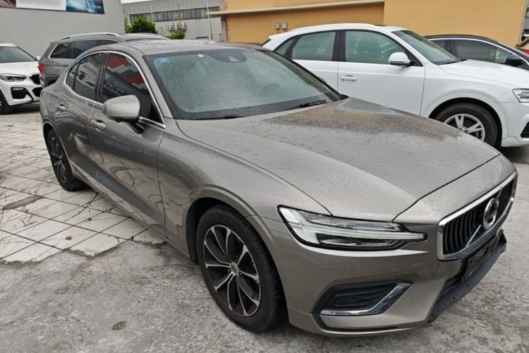 Used Volvo S60 2020 T4 Zhiyi Luxury Edition Front Right 45 Deg