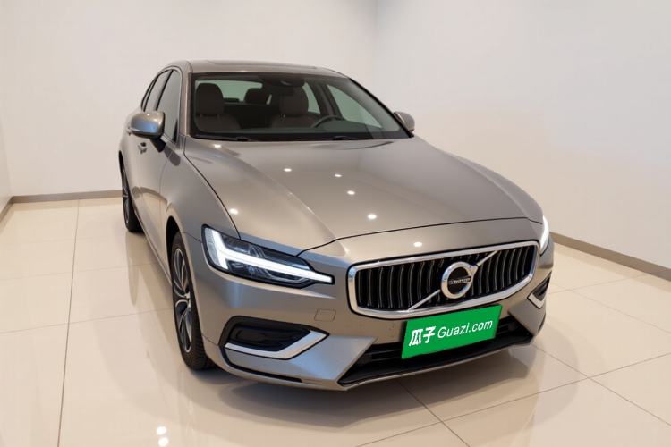 Used Volvo S60 2020 T4 Zhiyi Luxury Edition Front Right 45 Deg