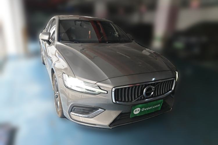 Used Volvo S60 2020 T4 Zhiyi Luxury Edition Front Right 45 Deg