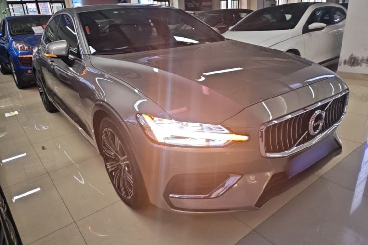 Used Volvo S60 2020 T4 Zhiyuan Luxury Edition Front Right 45 Deg