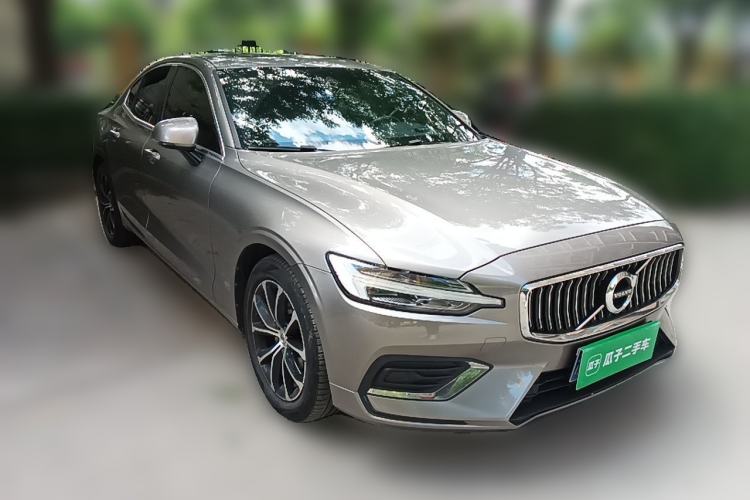 Used Volvo S60 2020 T4 Zhiyi Luxury Edition Front Right 45 Deg