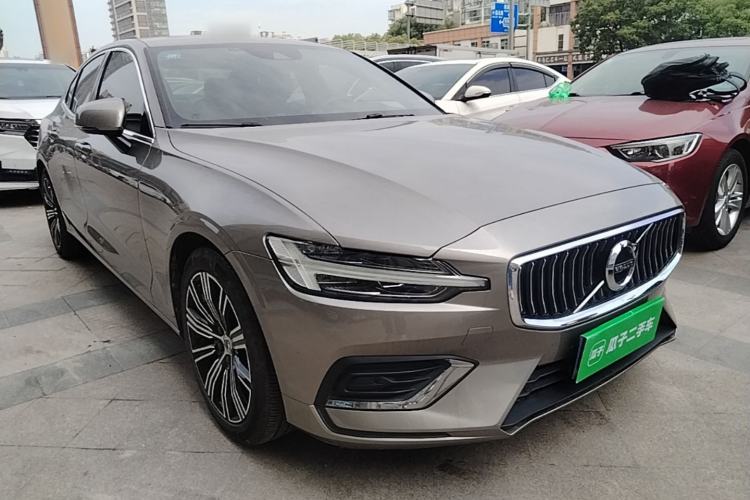 Used Volvo S60 2020 T4 Zhiyuan Sport Edition Front Right 45 Deg