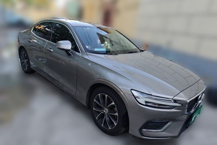 Used Volvo S60 2020 T4 Zhiyi Luxury Edition Front Right 45 Deg